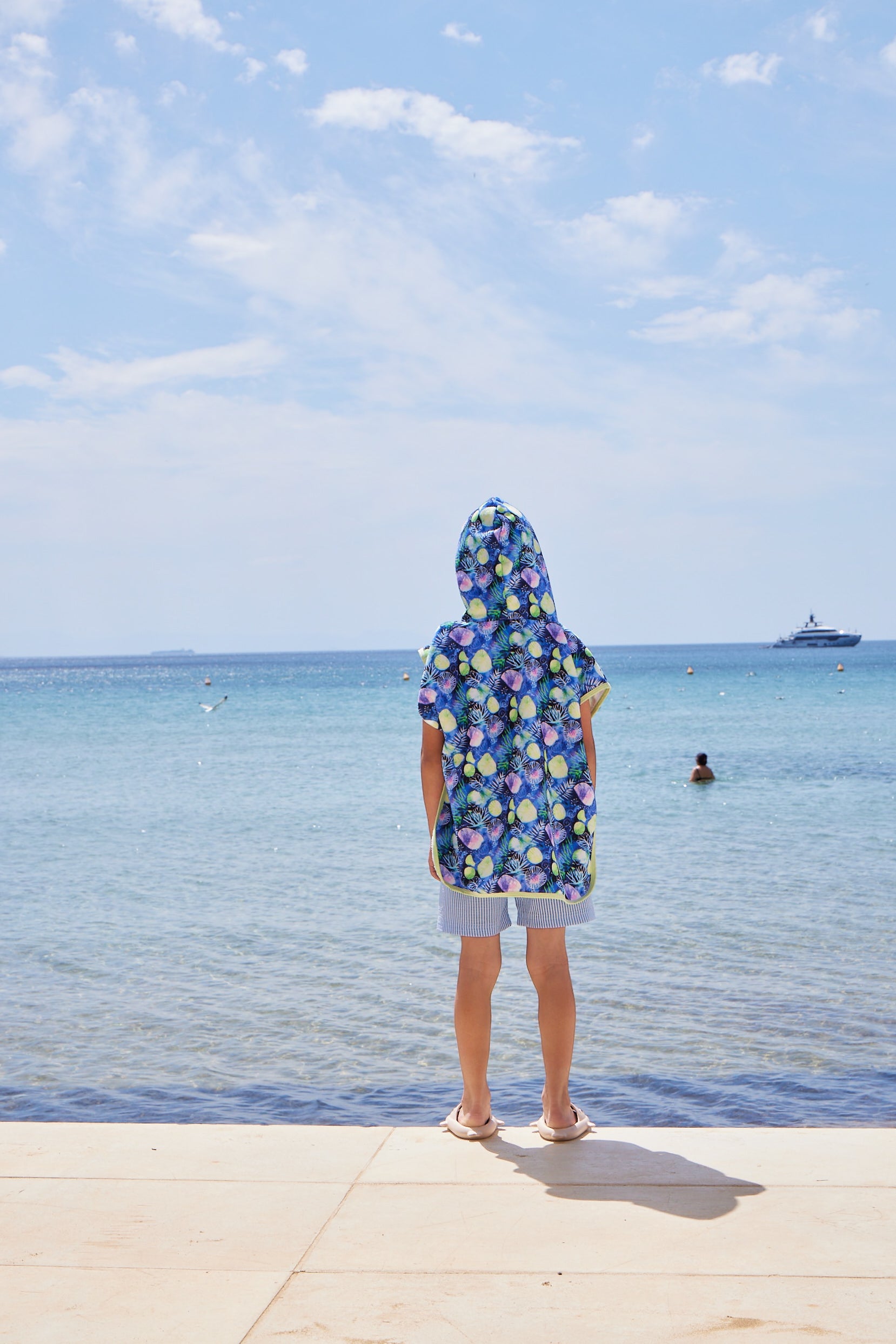 HOODED TERRY PONCHO SEASHELLS